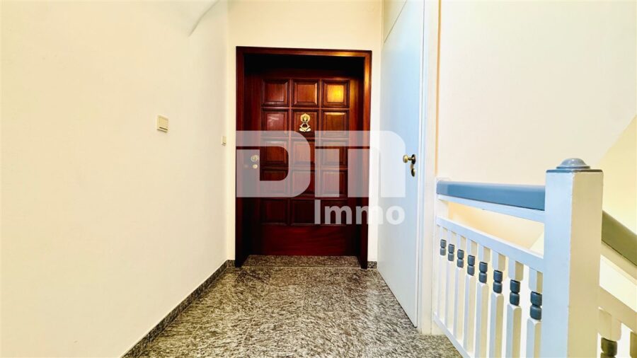 Hochwertige 5-Zi Wohnung in Traumlage mit Balkon in gepflegter Jugendstil-Villa + Panoramablick - Haupteingang Wohnung